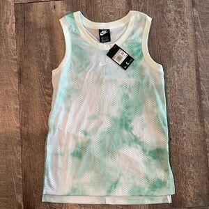 NWT Women’s Nike Tank Size Extra Small